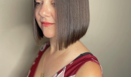 Carré plongeant sur cheveux lisses vers Sallanches